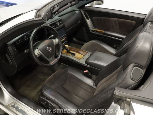 Used 2006 Cadillac XLR V image 4