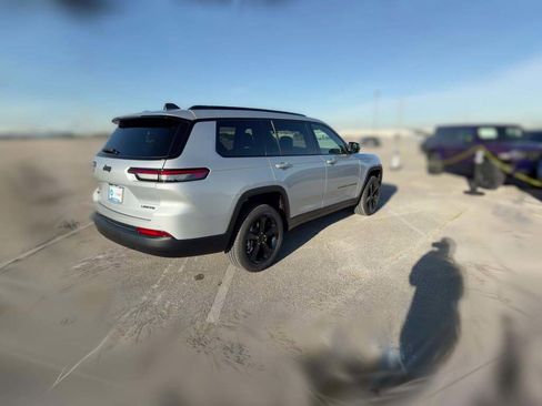 New 2025 Jeep Grand Cherokee L Limited image 12