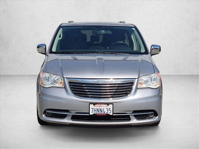 Used 2014 Chrysler Town & Country Touring-L w/ Driver Convenience Group FWD image 2