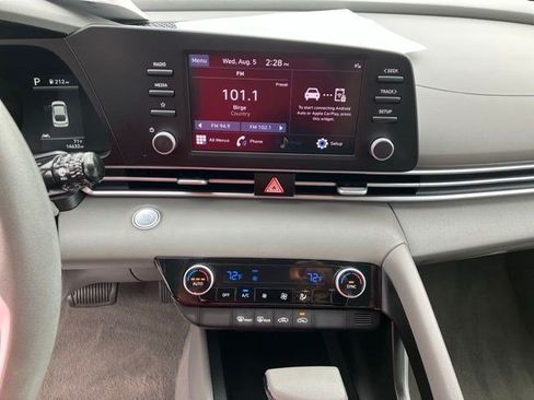 Used 2023 Hyundai Elantra SEL FWD image 17