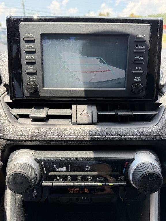Used 2019 Toyota RAV4 LE FWD image 25
