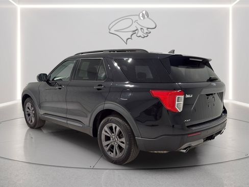 Used 2022 Ford Explorer XLT w/ Equipment Group 202A AWD/4WD image 4