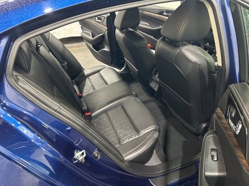 Used 2018 Nissan Maxima Platinum image 11