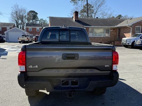 Used 2016 Toyota Tacoma SR5 w/ SR5 Appearance Package (SN) image 11