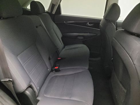 Used 2020 Kia Sorento FWD V6 image 19