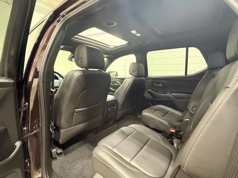 Used 2023 Chevrolet Traverse LT w/ LT Premium Package AWD/4WD image 29