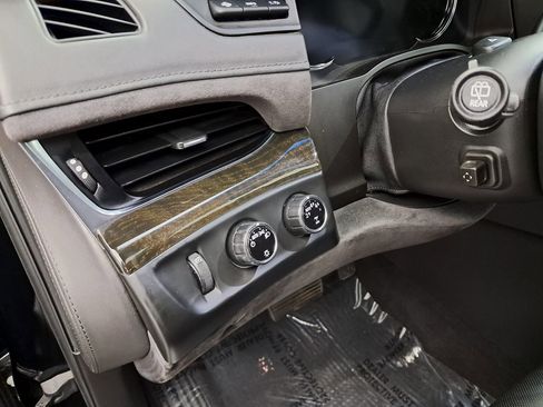 Used 2019 Cadillac Escalade Platinum image 20