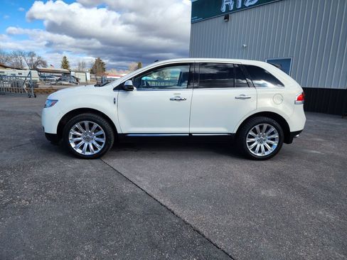 Used 2013 Lincoln MKX AWD image 2