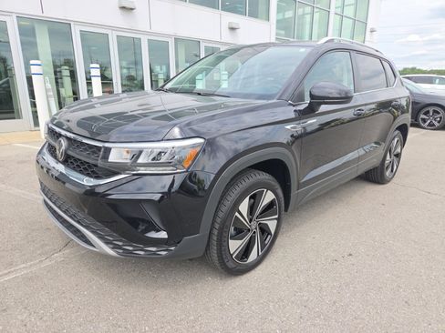 Certified 2024 Volkswagen Taos SE AWD/4WD image 12