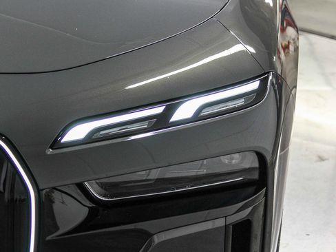 New 2026 BMW 740i w/ Premium Package image 10