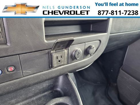 Used 2018 Chevrolet Express 3500 w/ Driver Convenience Package image 19