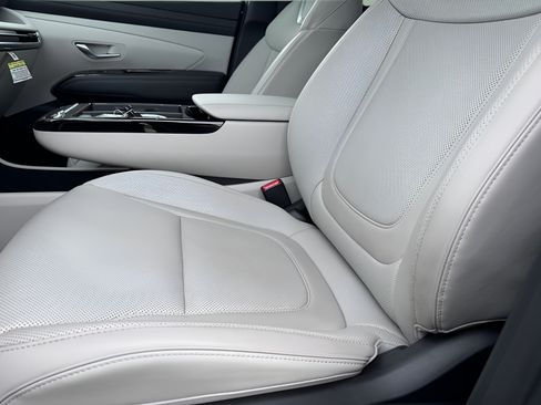 Certified 2025 Hyundai Tucson Limited FWD image 19