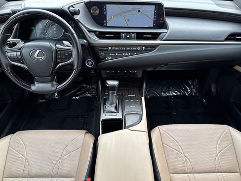 Used 2019 Lexus ES 300h w/ Accessory Package 2 image 13
