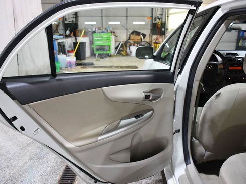 Used 2012 Toyota Corolla LE FWD image 37
