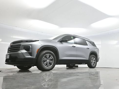 Used 2025 Chevrolet Traverse LT AWD/4WD image 49