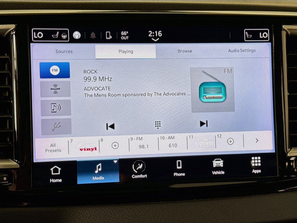 Used 2024 Chrysler Pacifica Touring-L FWD image 32