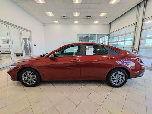 Used 2024 Hyundai Elantra SEL FWD image 6