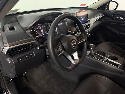 Used 2025 Nissan Altima 2.5 SV FWD image 20