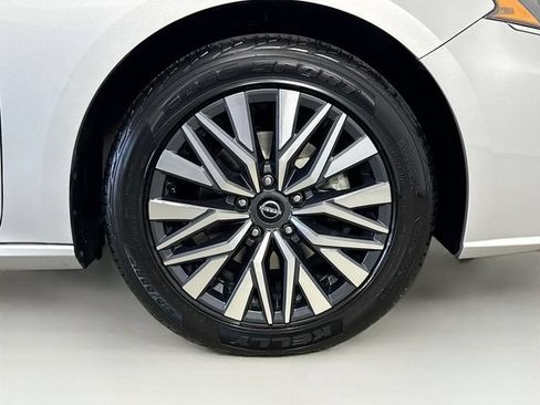 Used 2024 Nissan Altima 2.5 SV FWD image 28