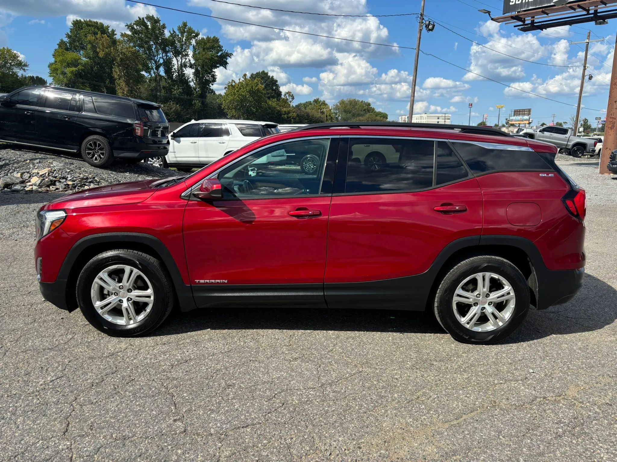 Used 2019 GMC Terrain SLE w/ Driver Convenience Package FWD image 2