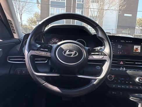 Used 2024 Hyundai Elantra Limited image 27