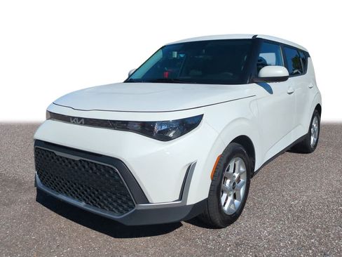Used 2024 Kia Soul LX w/ Option Group 015 FWD image 1
