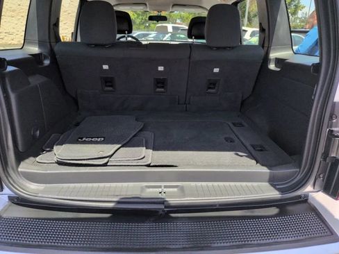 Used 2011 Jeep Liberty Sport image 34