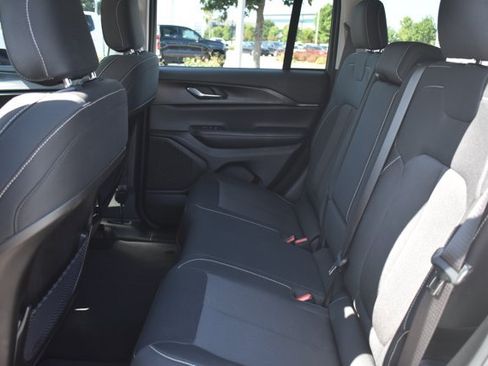 Used 2023 Jeep Grand Cherokee Laredo w/ Luxury Tech Group I RWD image 15
