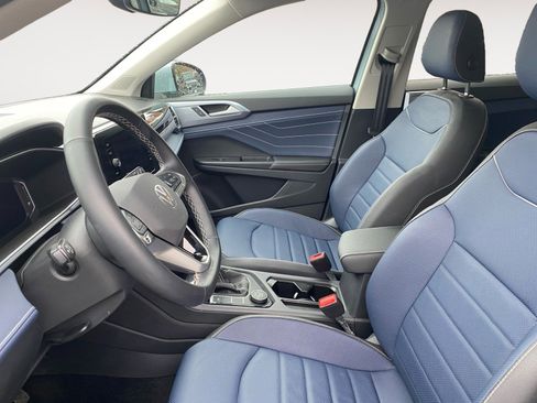 Used 2025 Volkswagen Taos SEL image 20