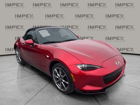 Used 2020 MAZDA MX-5 Miata Grand Touring w/ Appearance Package RWD image 7