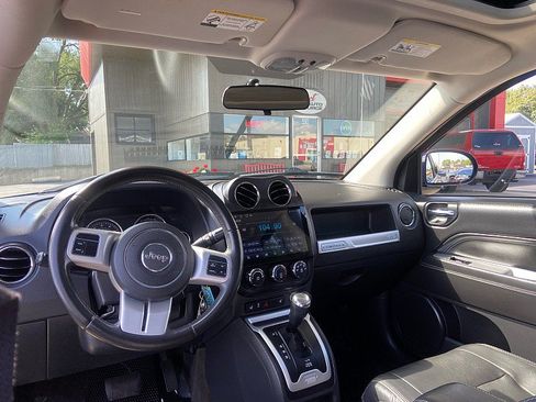 Used 2015 Jeep Compass High Altitude FWD image 19