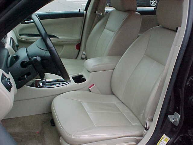 Used 2009 Chevrolet Impala LT w/ Luxury Edition Package FWD image 19