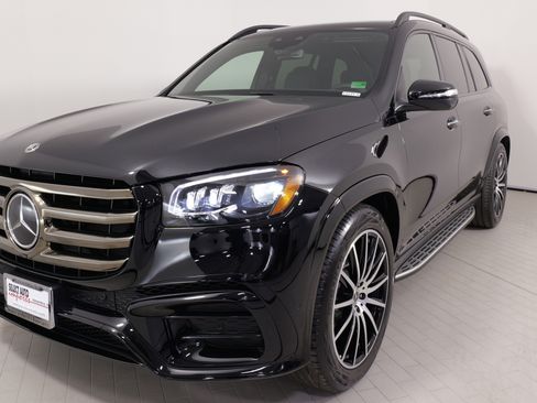 Used 2025 Mercedes-Benz GLS 450 4MATIC image 3