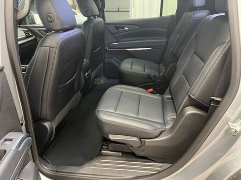 Used 2025 Chevrolet Traverse LT image 26