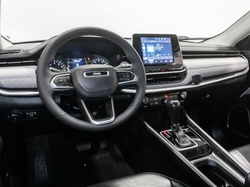 Used 2022 Jeep Compass Latitude FWD image 8