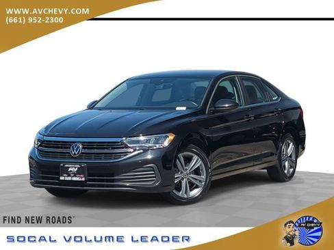 Used 2024 Volkswagen Jetta SE FWD image 1