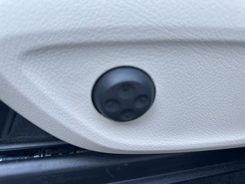 Used 2023 Mercedes-Benz GLS 450 4MATIC image 23