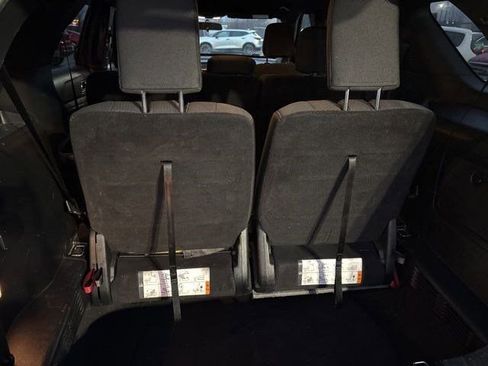Used 2018 Ford Explorer XLT image 34