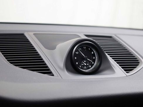 Certified 2025 Porsche Macan image 18