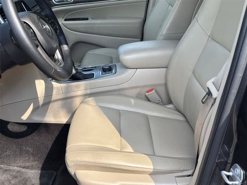 Used 2018 Jeep Grand Cherokee Limited AWD/4WD image 13