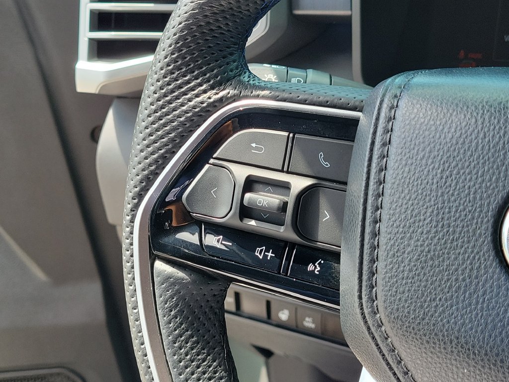 Used 2024 Toyota Sequoia Platinum AWD/4WD image 36