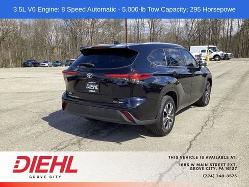 Used 2022 Toyota Highlander XLE AWD/4WD image 7