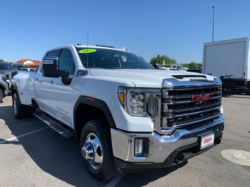 Used 2022 GMC Sierra 3500 SLT w/ SLT Preferred Package AWD/4WD image 4