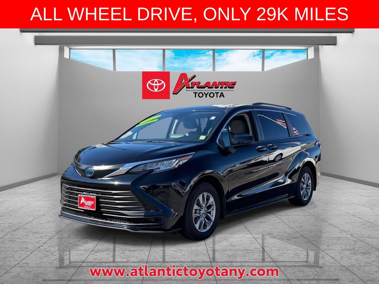 Used 2022 Toyota Sienna LE AWD/4WD image 2