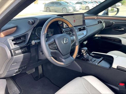Used 2025 Lexus ES 300h w/ Accessory Package (Z2) FWD image 16