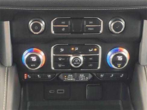Used 2023 GMC Yukon XL SLT w/ SLT Premium Package image 14
