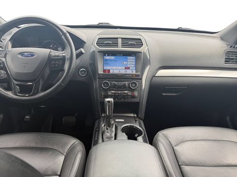 Used 2017 Ford Explorer XLT w/ Equipment Group 202A AWD/4WD image 14