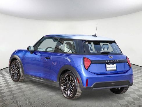 Used 2025 MINI Cooper 2-Door Hardtop image 7