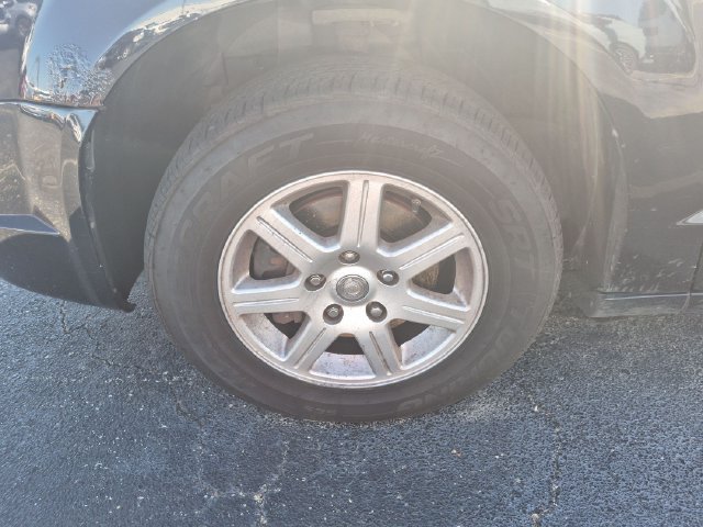 Used 2010 Chrysler Town & Country Touring w/ Safetytec Group FWD image 8
