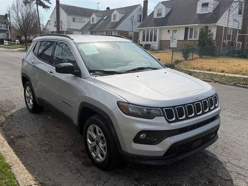 Used 2025 Jeep Compass Trailhawk AWD/4WD image 4